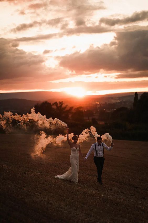 Tocha de Fumo Branco — Elegância Pura e Atmosfera Atemporal